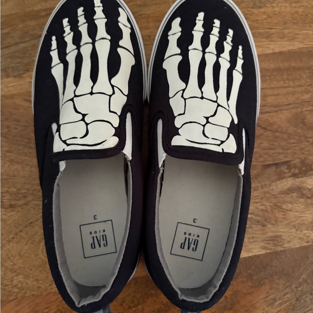 GAP Skeleton Graphic Slip-On Sneakers, glows in the dark